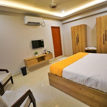 Hotel Ceasta, Beside Us Consulate Hyderabad, Gachibowli Gundipet Eksteriør bilde