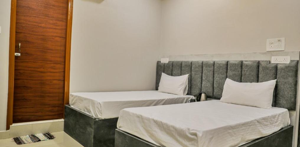 Hotel Ceasta, Beside Us Consulate Hyderabad, Gachibowli Gundipet Eksteriør bilde