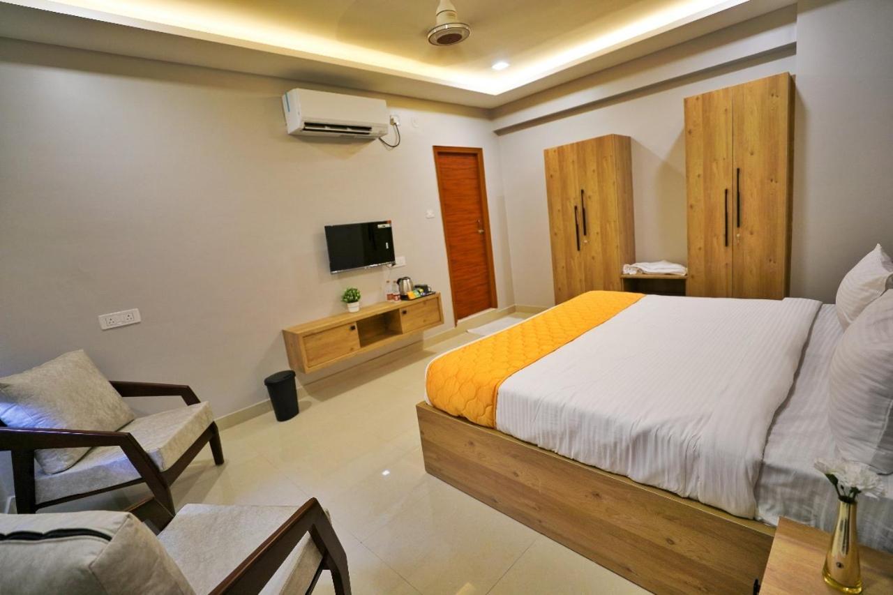 Hotel Ceasta, Beside Us Consulate Hyderabad, Gachibowli Gundipet Eksteriør bilde