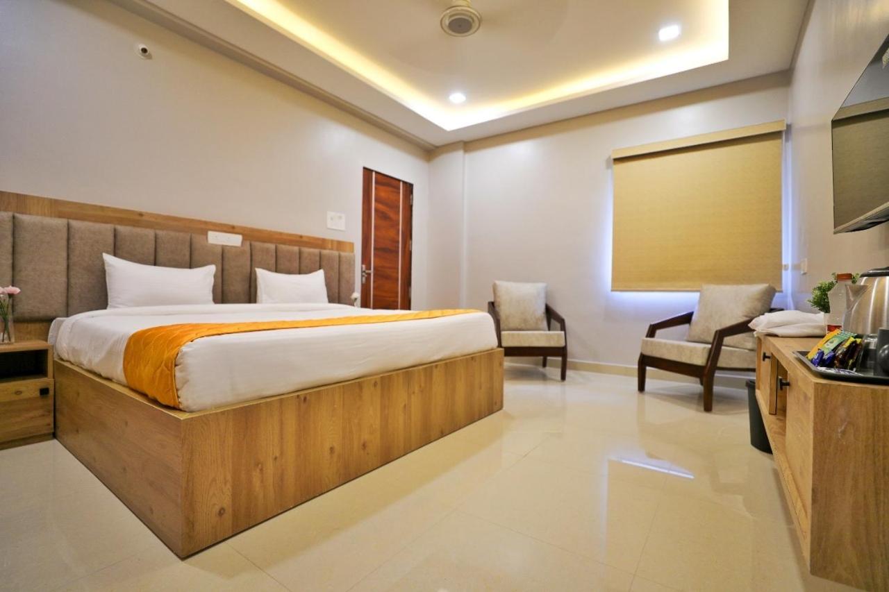 Hotel Ceasta, Beside Us Consulate Hyderabad, Gachibowli Gundipet Eksteriør bilde