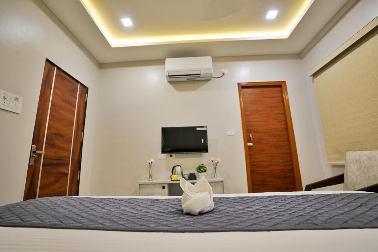Hotel Ceasta, Beside Us Consulate Hyderabad, Gachibowli Gundipet Eksteriør bilde