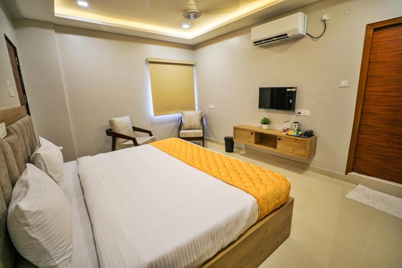 Hotel Ceasta, Beside Us Consulate Hyderabad, Gachibowli Gundipet Eksteriør bilde
