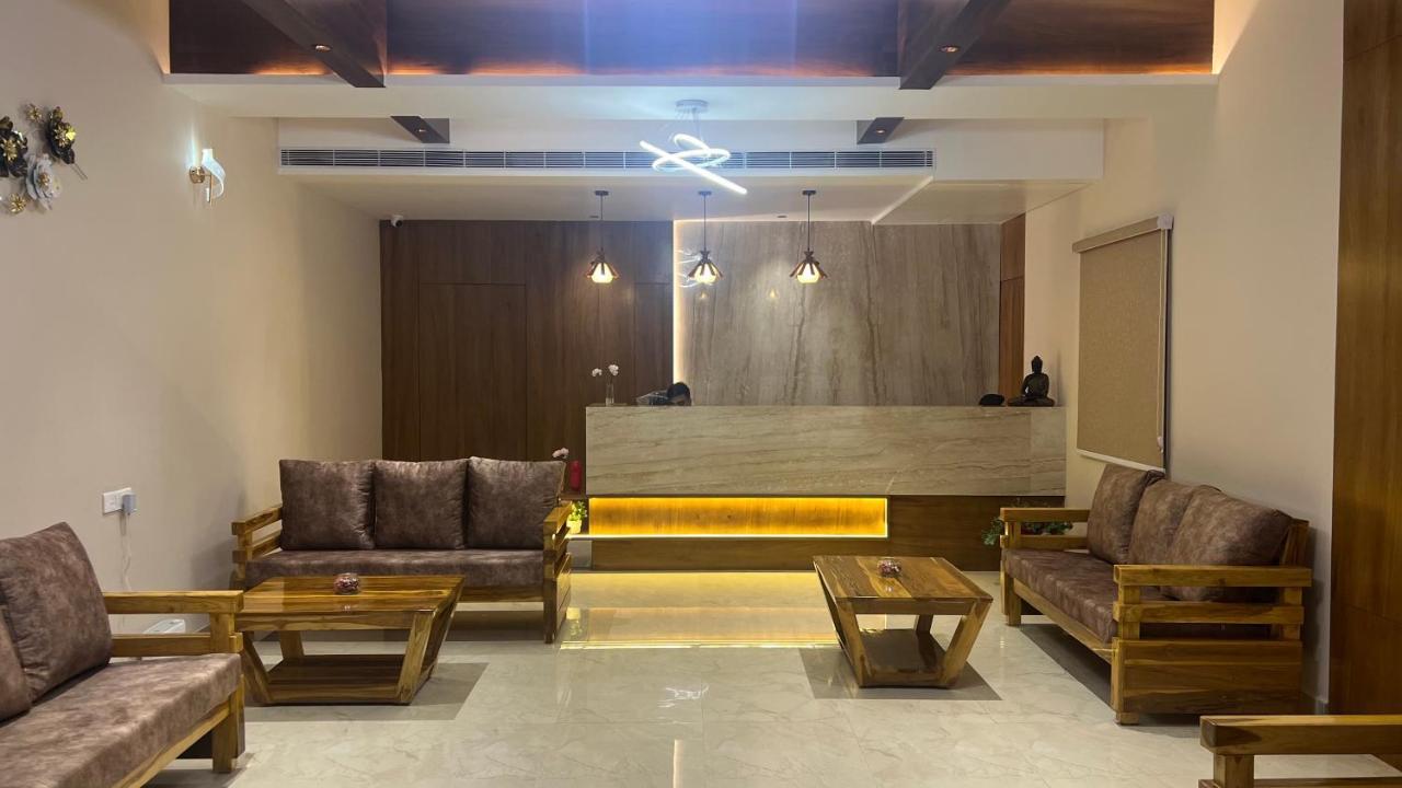 Hotel Ceasta, Beside Us Consulate Hyderabad, Gachibowli Gundipet Eksteriør bilde