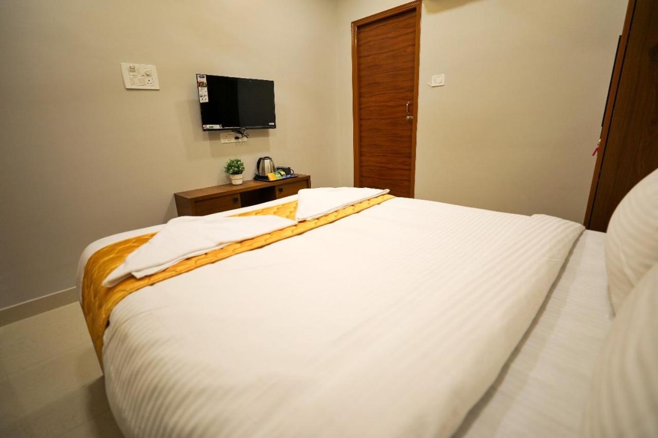 Hotel Ceasta, Beside Us Consulate Hyderabad, Gachibowli Gundipet Eksteriør bilde