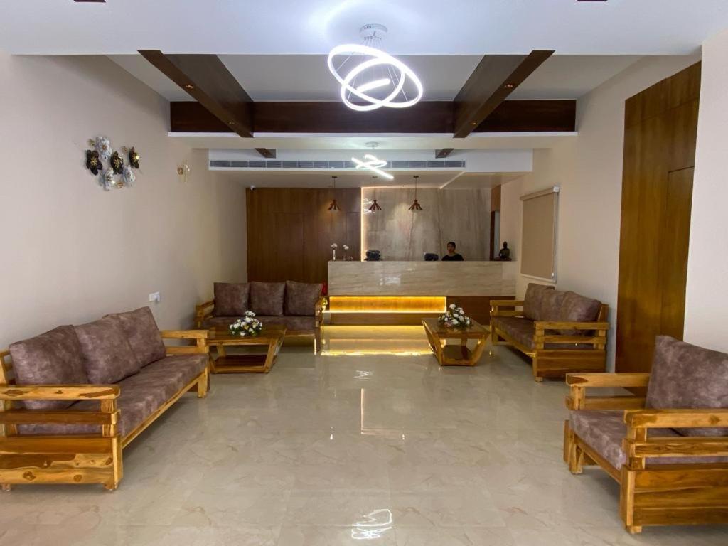 Hotel Ceasta, Beside Us Consulate Hyderabad, Gachibowli Gundipet Eksteriør bilde