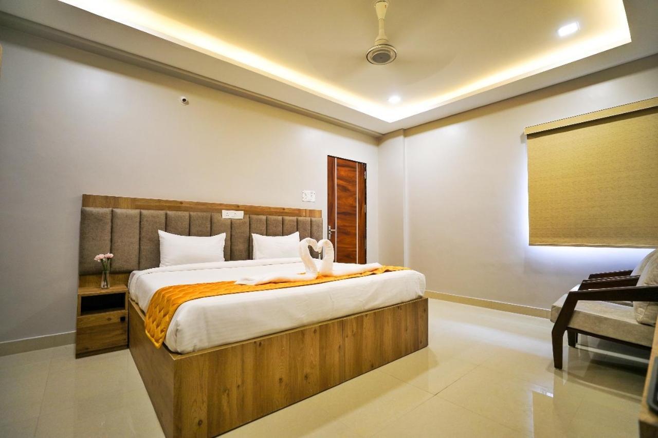 Hotel Ceasta, Beside Us Consulate Hyderabad, Gachibowli Gundipet Eksteriør bilde