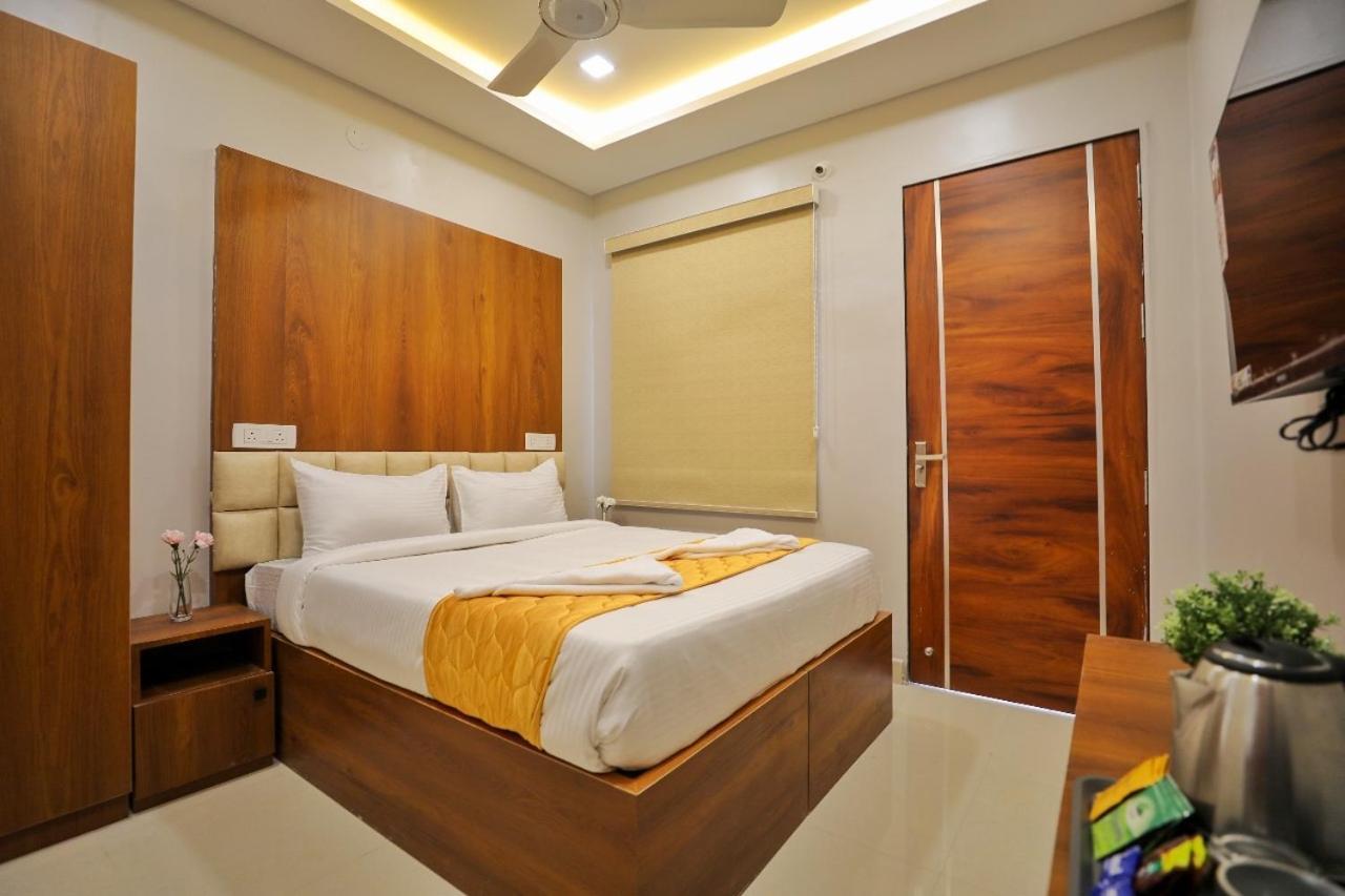 Hotel Ceasta, Beside Us Consulate Hyderabad, Gachibowli Gundipet Eksteriør bilde
