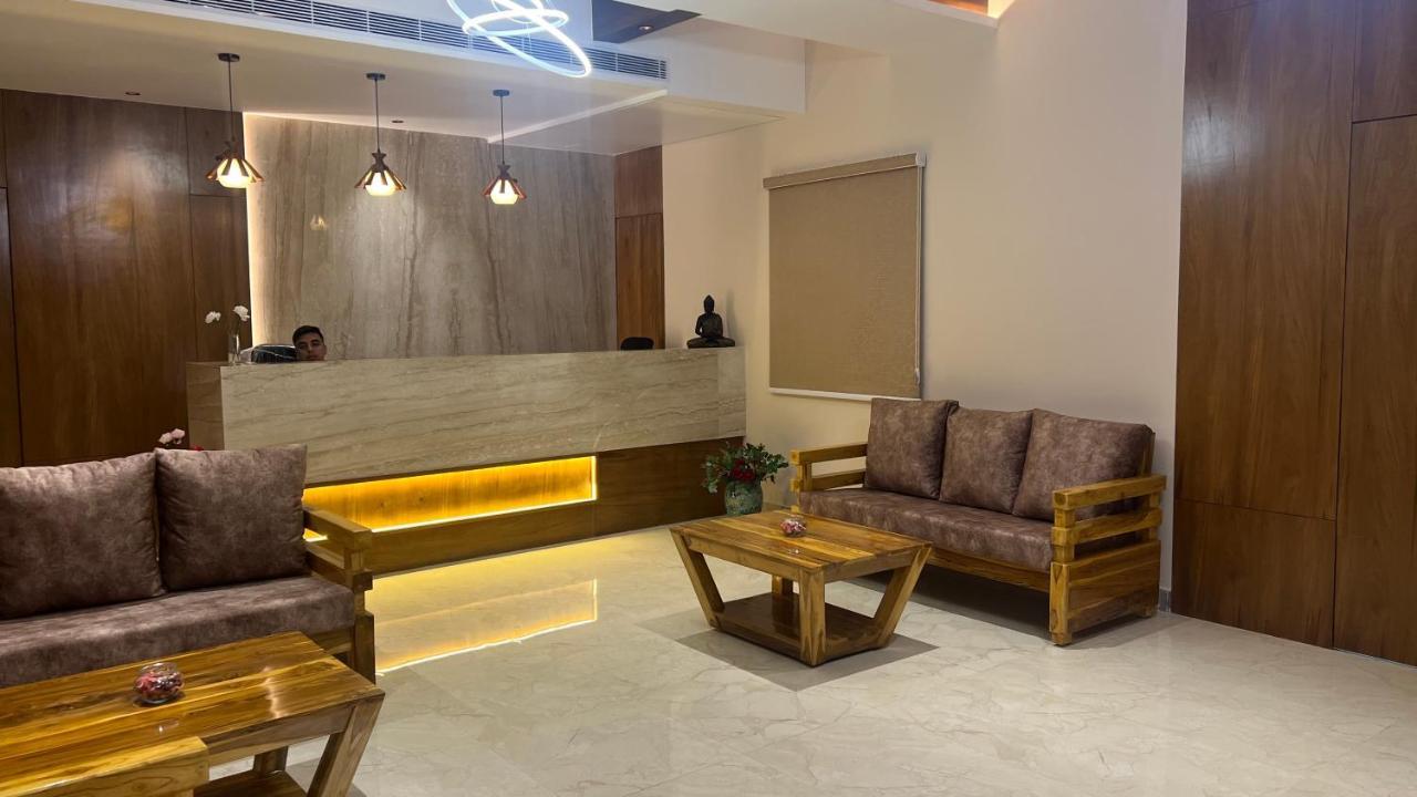 Hotel Ceasta, Beside Us Consulate Hyderabad, Gachibowli Gundipet Eksteriør bilde
