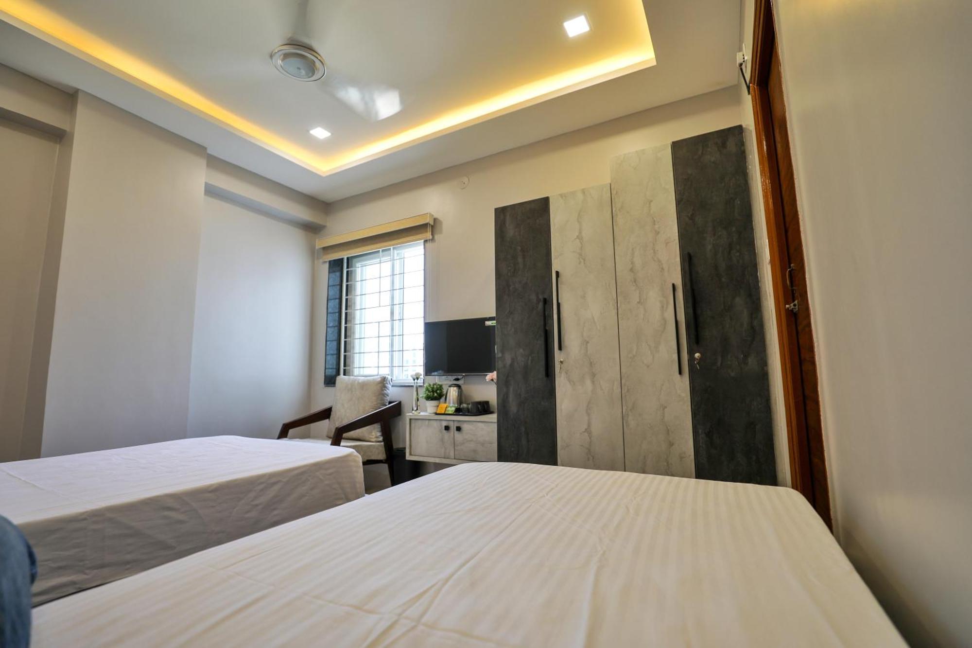 Hotel Ceasta, Beside Us Consulate Hyderabad, Gachibowli Gundipet Eksteriør bilde